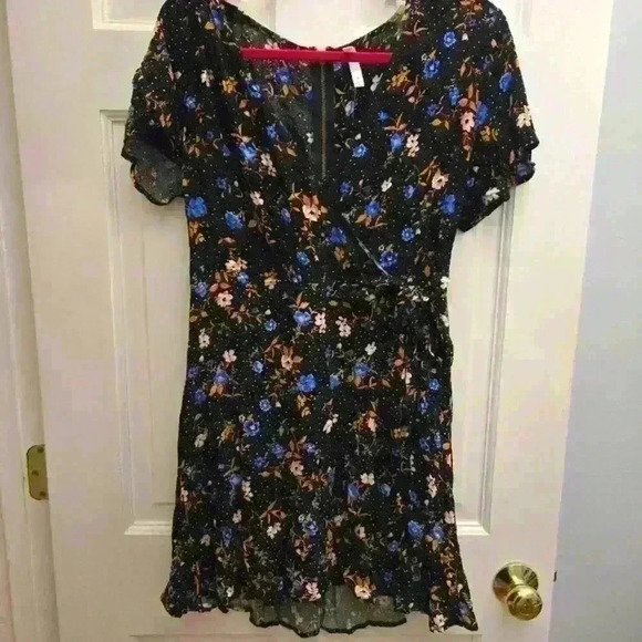 Xhilaration Floral Wrap around Style Dress,Size M NWT - Picture 2 of 4